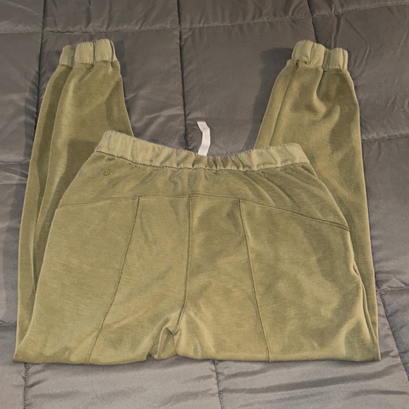 Green lululemon joggers - Picture 1 of 6